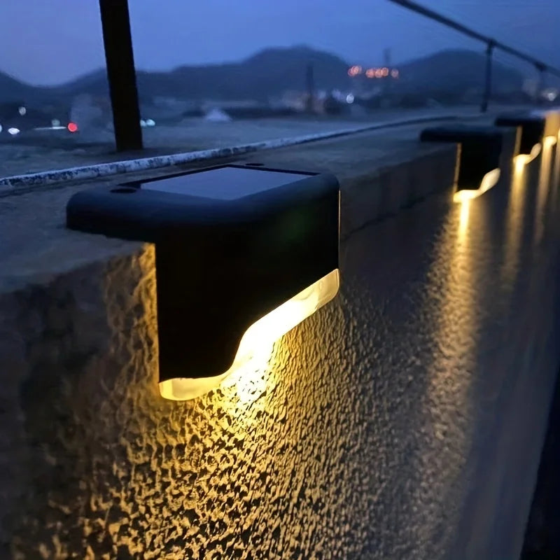 Paquete de 4 lámparas LED solares para escaleras, impermeables, para pasillos, patios, barandillas, luces nocturnas para exteriores, jardines, bordes y terrazas.