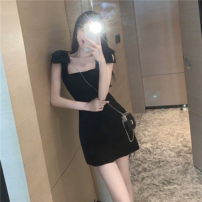 Vestido elegante sin mangas con cuello cuadrado y efecto entallado para mujer
