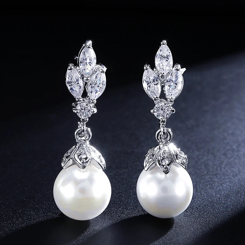 Pendientes colgantes de perla de circonita AAA de color plateado ZAKOL para mujer, pendientes de novia con circonita de hoja brillante, joyería para fiesta de boda