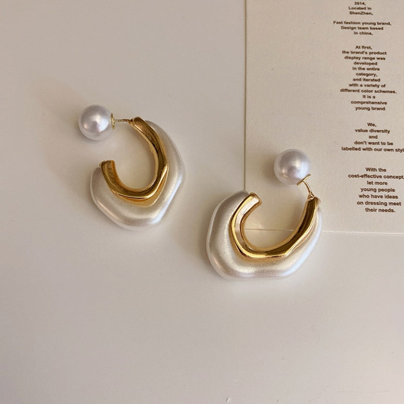 Compra rápida: nuevos pendientes de aro de resina transparente a la moda para mujeres y niñas, pendientes geométricos irregulares de metal acrílico, joyería de fiesta.