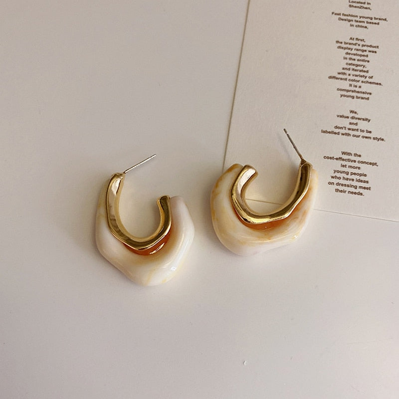 Compra rápida: nuevos pendientes de aro de resina transparente a la moda para mujeres y niñas, pendientes geométricos irregulares de metal acrílico, joyería de fiesta.